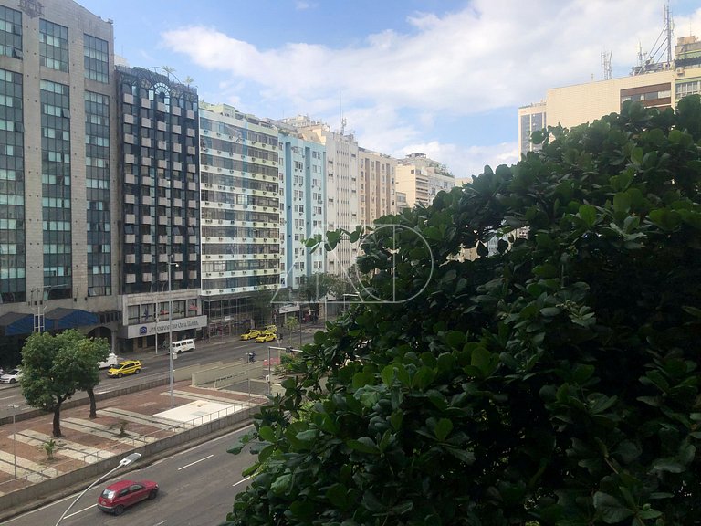 Copacabana rua tranquila e arborizada perto de tudo Posto 2