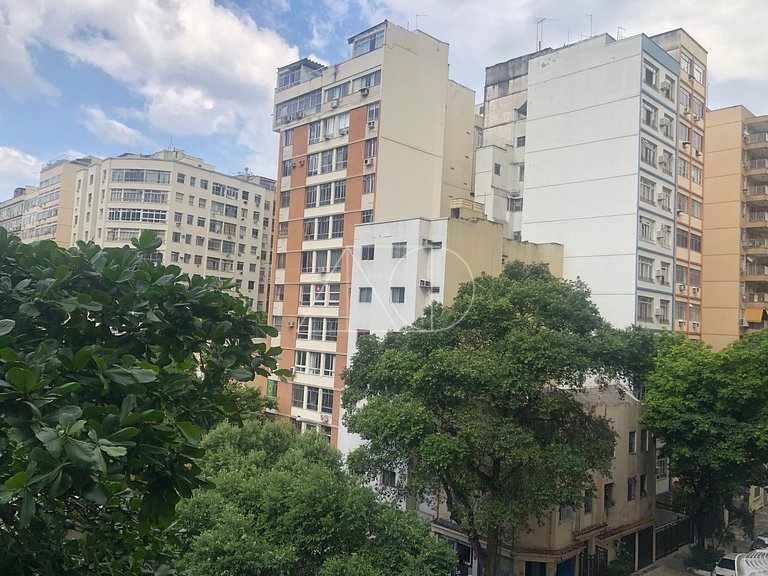 Copacabana lugn gata med träd nära allt Posto 2