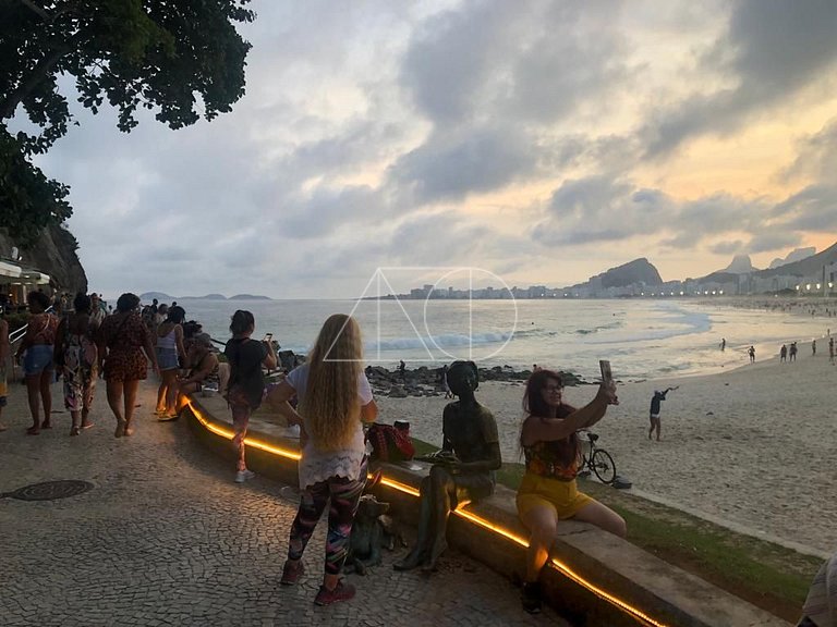 Copacabana rua tranquila e arborizada perto de tudo Posto 2