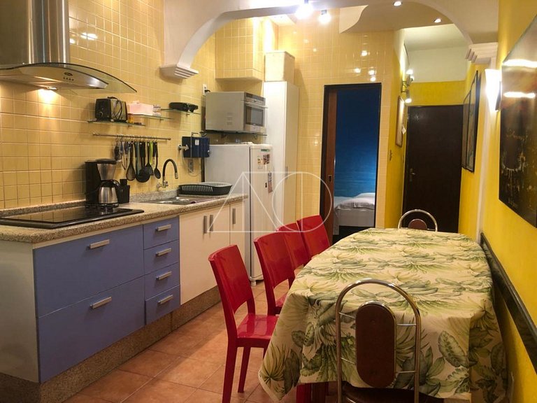 Epicentro de Copacabana, 300 m da praia, posto 4